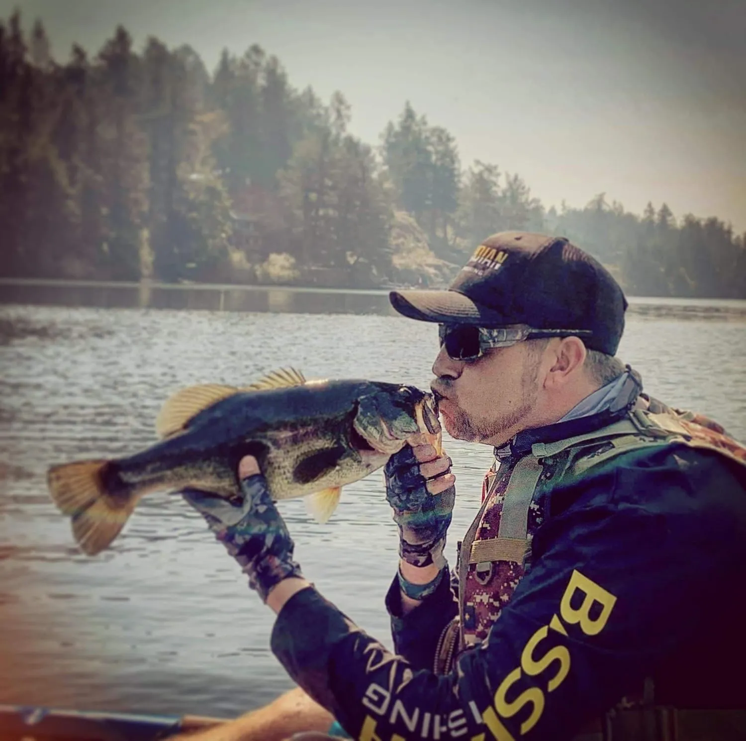 BASSDASH Fishing T Shirts for Men UV Sun Protection UPF 50  Long Sleeve Tee T-Shirt
