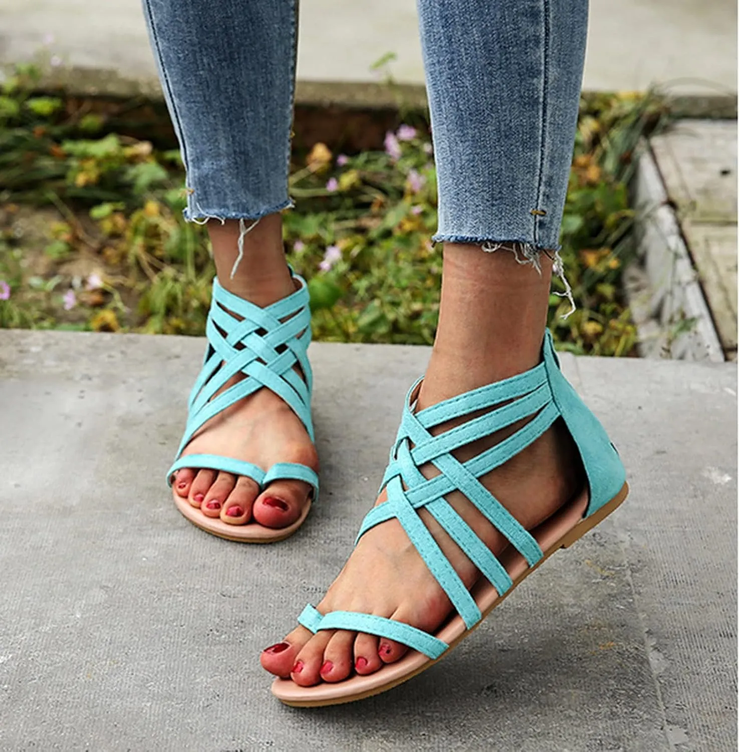 Dressy Flat Sandals for Women Criss Cross Flip Flops Anti-Slip Gladiator Solid Color Beach Falt Strappy Lace Up Casual Vacation Summer Open Toe Walking Shoes Zipper Back Ankle Strap 2025