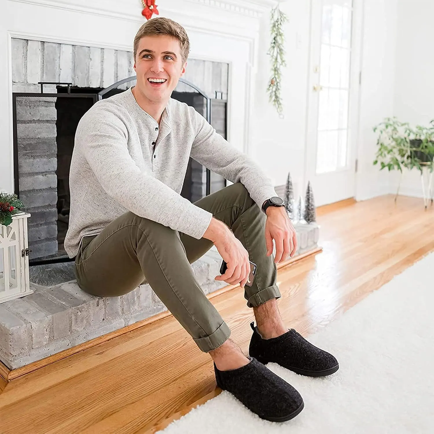 Snug Leaves Men's Faux Wool Slippers Comfy Warm Winter House Shoes with Elastic Gores